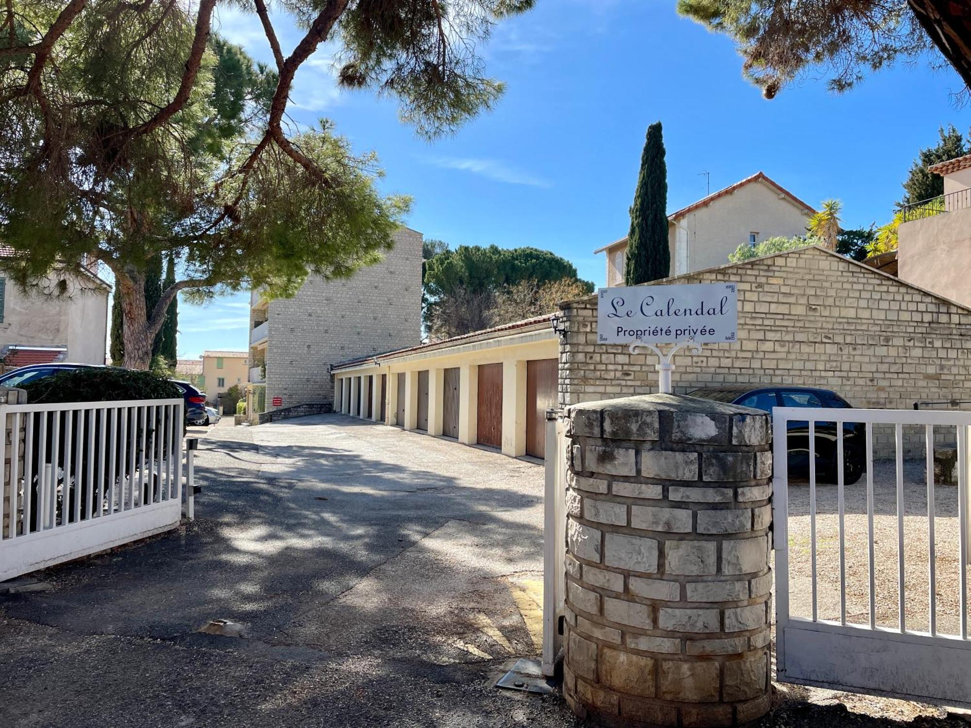 Apartment Au Coeur Et Au Calme De Bandol, Parking Et Climatisation